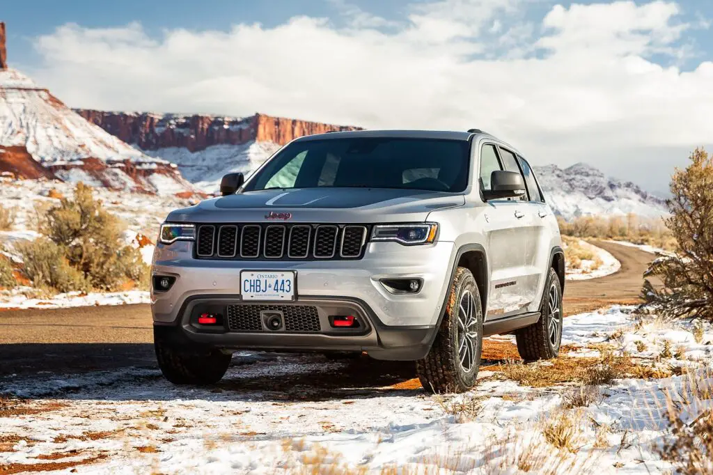 Jeep Trailhawk Vs Trackhawk: Battle of Power