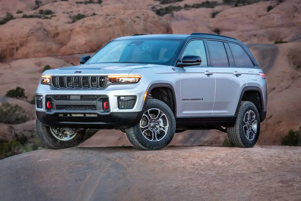 2022 Vs 2023 Jeep Grand Cherokee: A Battle of Power and Performance